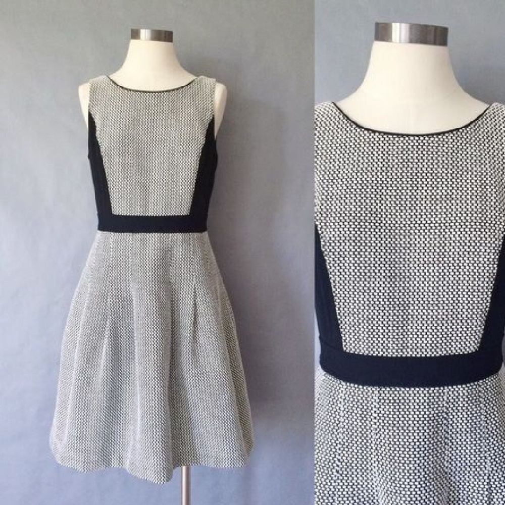 Beautiful WHBM dress. It has pockets!